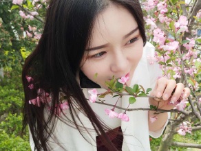 福多多多?正在直播《情侣到底该不该翻开对方