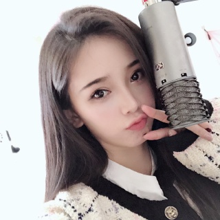 我怎么这么好看 @陈77 脱口秀里不止有男主播,女生里也有这种有颜值